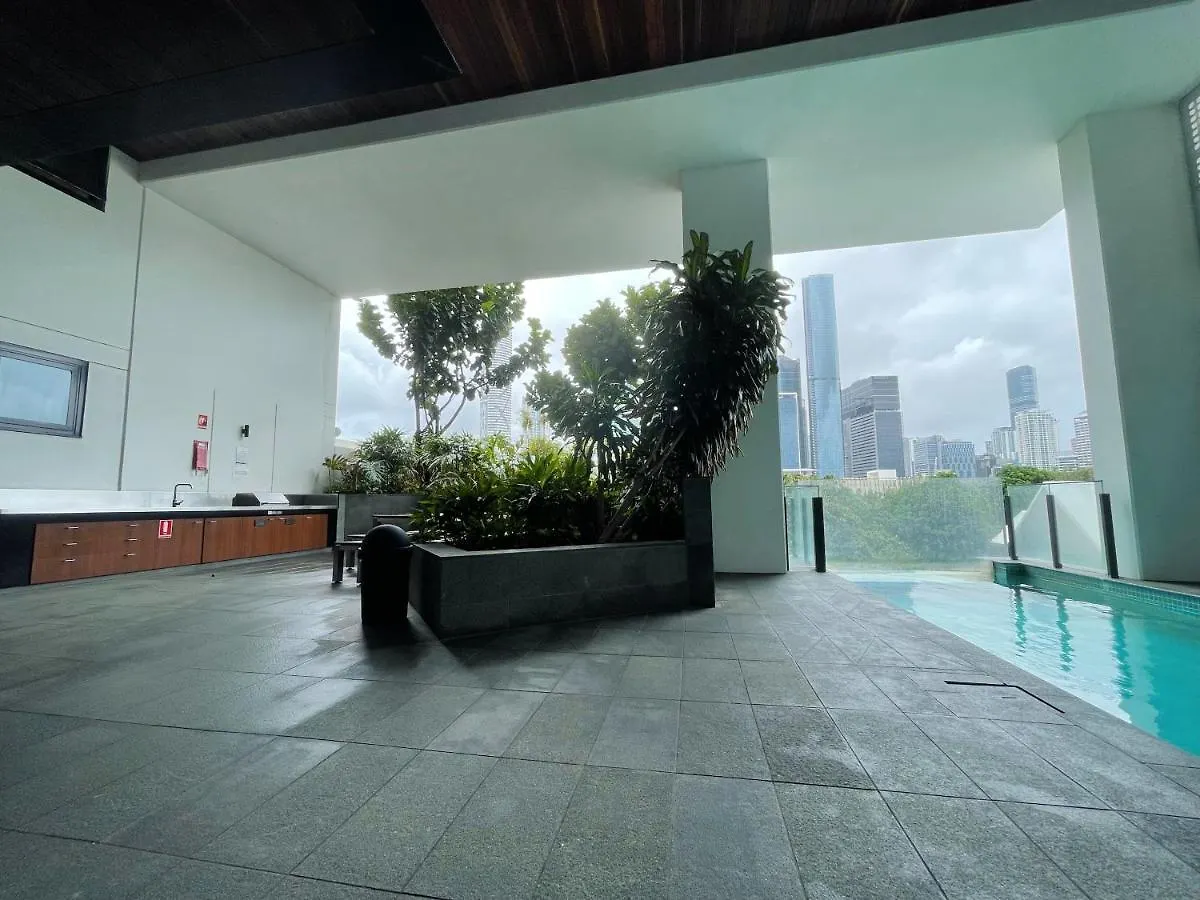Lovely 2 Beds Apt With City View At South Brisbane Australië